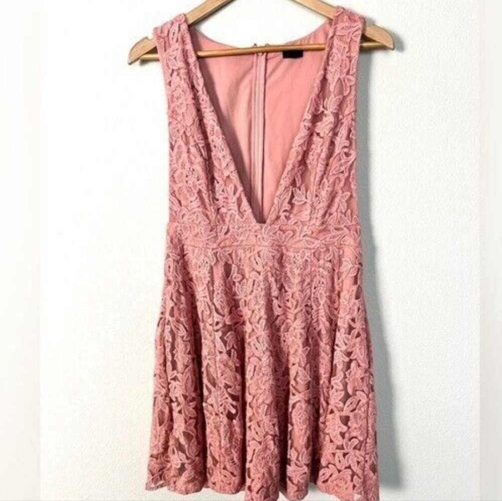 NBD Revolve Faith Pastel Blush Pink Floral Lace Plunge Mini Dress - M Medium NWT - Picture 5 of 5